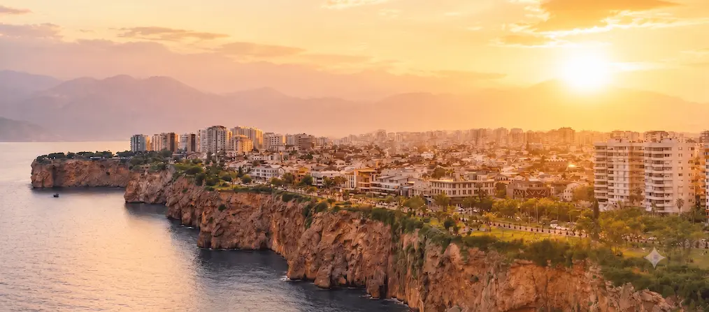 Deniz manzaralı restoran keyfi